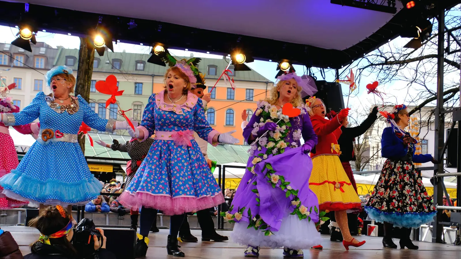 Nicht nur am Viktualienmarkt wird zünftig Fasching gefeiert, auch in den Stadtvierteln ist jede Menge geboten. (Foto: Robert Bösl)