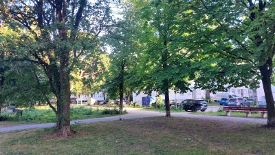 Herzstück des Viertels: Am Piusplatz sind während der Sanierung neugestaltete Grünflächen, Spielflächen sowie ein Nachbarschaftstreff entstanden. (Foto: bas)
