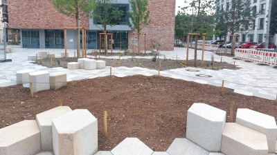 Mit der Fertigstellung des Maria-Nindl-Platzes ist das Quartier Prinz-Eugen-Park nun komplett. (Foto: bas)