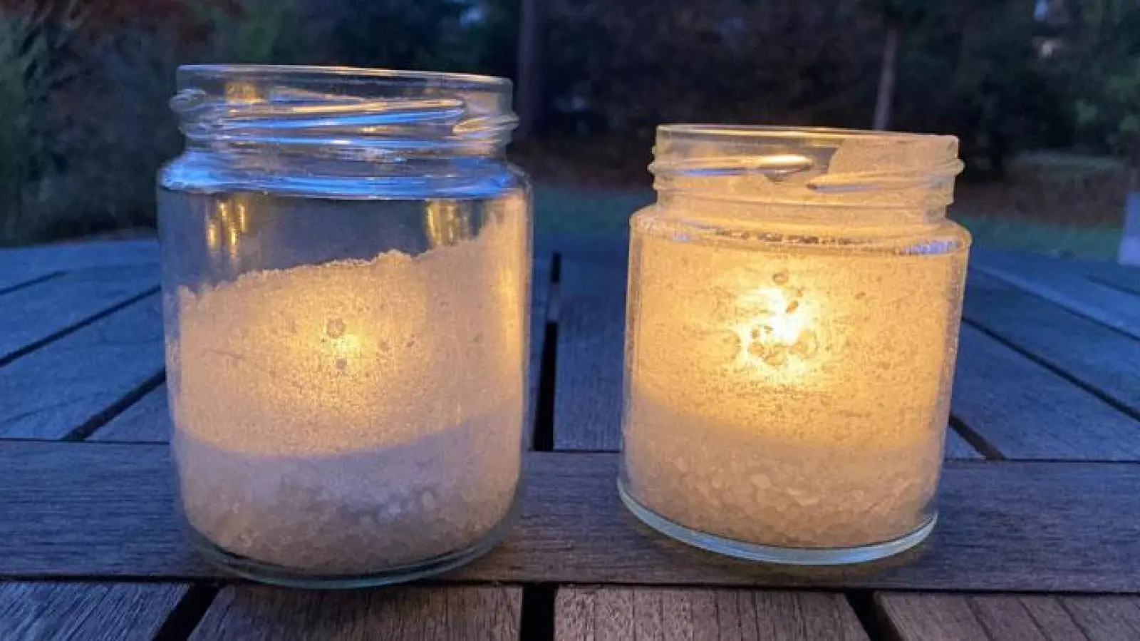 Kleine Künstler dürfen Windlichter mit zarten Eisblumen, die Lichtspiele zaubern, verzieren.  (Foto: ECHO e.V./Betzold)