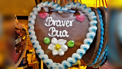 Ob Bua oder Dirndl – beim Volksfest Vaterstetten haben alle ihre Freude.  (Foto: chk)