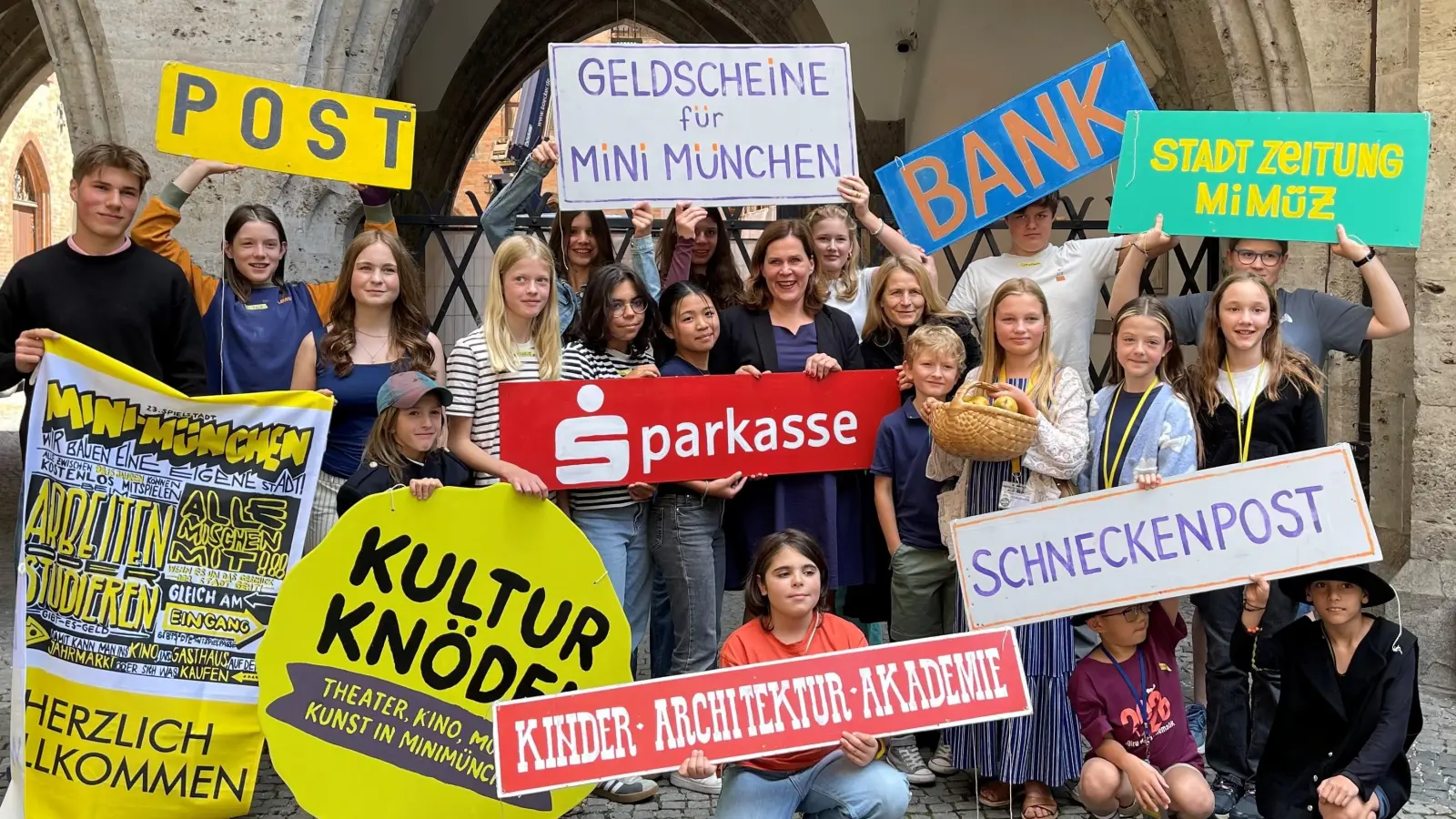 Sie freuen sich schon auf den Start von Mini-München, das in diesem Jahr 3. bis 21. August auf dem Showpalast-Gelände stattfindet. (Foto: hw)