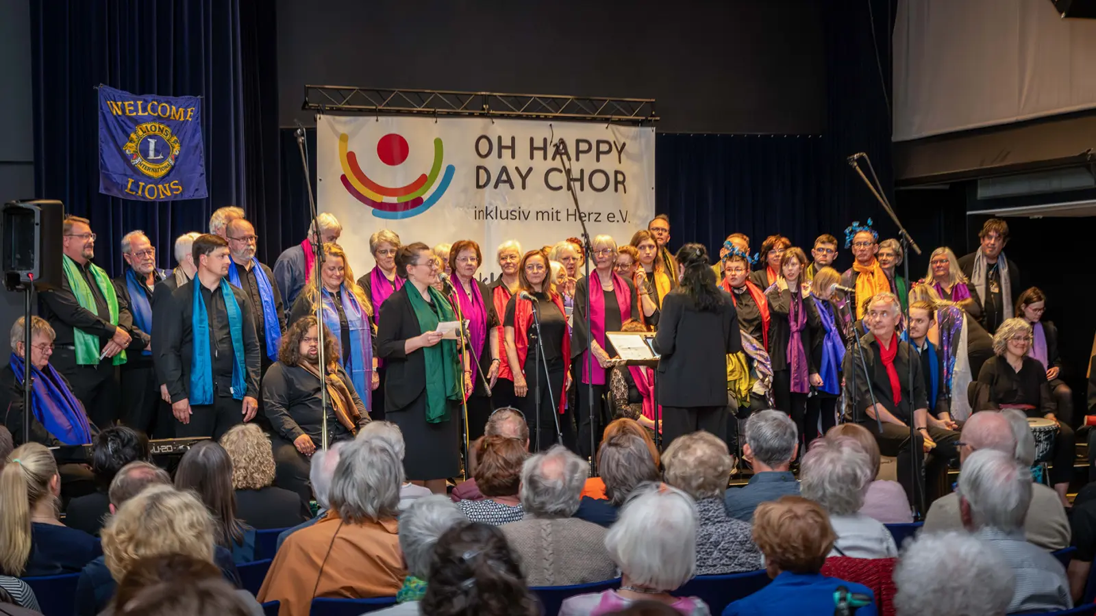 Der OHD-Chor ist ein inklusives Chorprojekt. Er sorgte für eine besondere Atmosphäre. (Foto: Lions Club Germering)