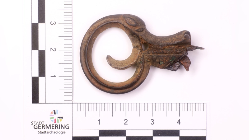 Geheimnisvoller Fund vom Hochrainweg: das Fabelwesen. (Foto: Stadtarchäologie Germering / M. Guckenbiehl)
