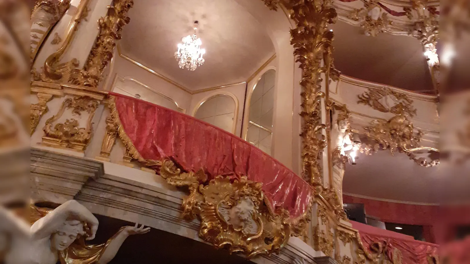 Das Cuvilliéstheater – im Bild die Königsloge – ist bei der Führung am Samstagnachmittag zu sehen.  (Foto: mha)