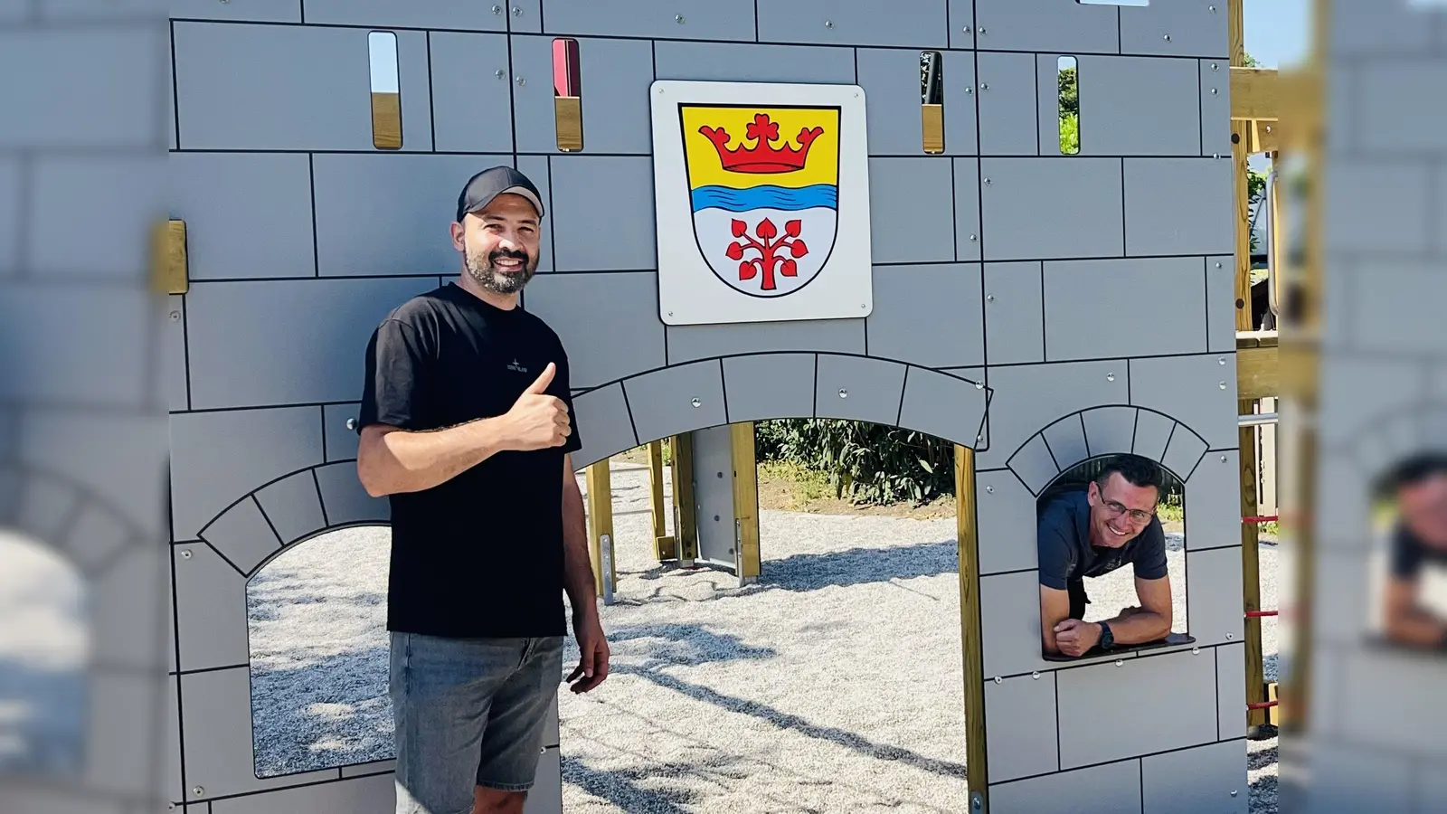 Abenteuer an der Ritterburg: Volkan Özdemir (Bauverwaltung) und Christian Geier (Betriebshof) testen schon mal den Spaßfaktor. (Foto: Gemeinde Gräfelfing)