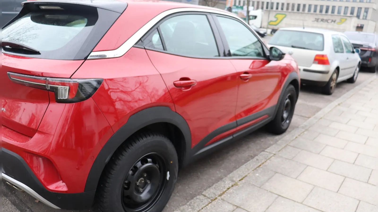 Spiegelblank wir das Fahrzeug auch in der Waschanlage – die Umwelt sagt „Danke!” (Symbolbild: mha)