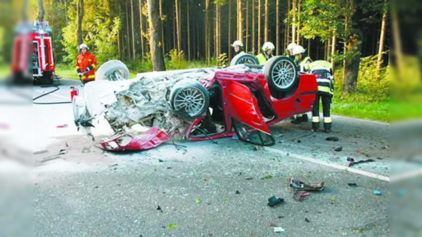 Rund zwei Stunden war die Staatsstr. 2344 von Planegg Richtung Neuried wegen des Unfalls gesperrt. (Foto: Feuerwehr Planegg)