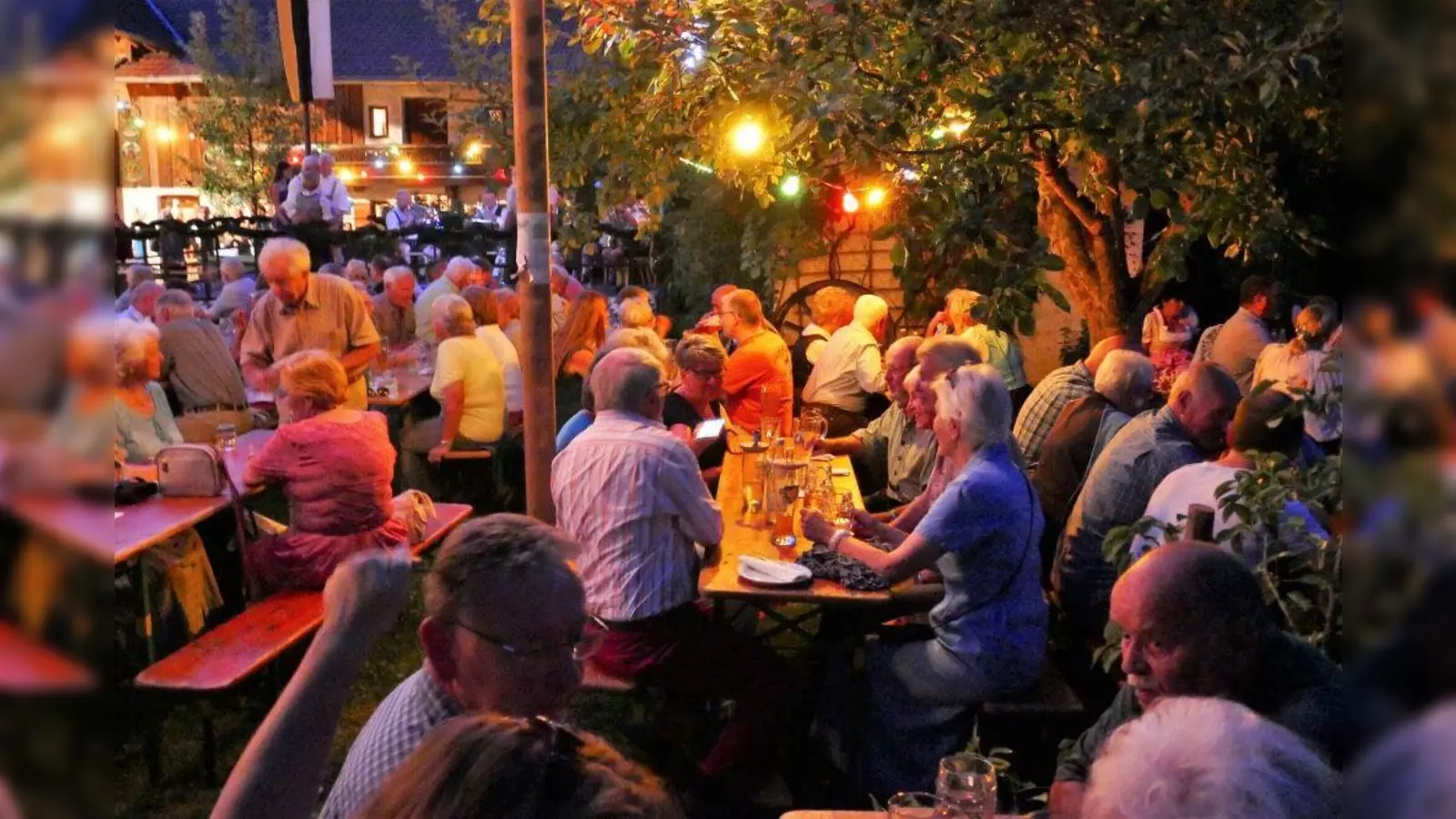 Ein stimmungsvoller Sommerabend erwartet die Gäste im Wolfschneiderhof.  (Foto: Förderverein)