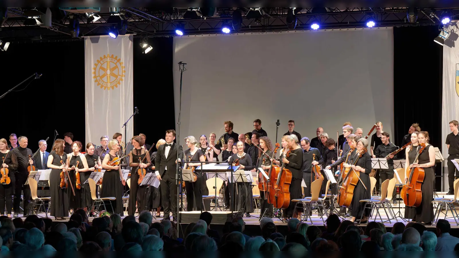 Das Freisinger Symphonieorchester verzaubert die Luitpoldhalle. (Foto: Stadt Freising)