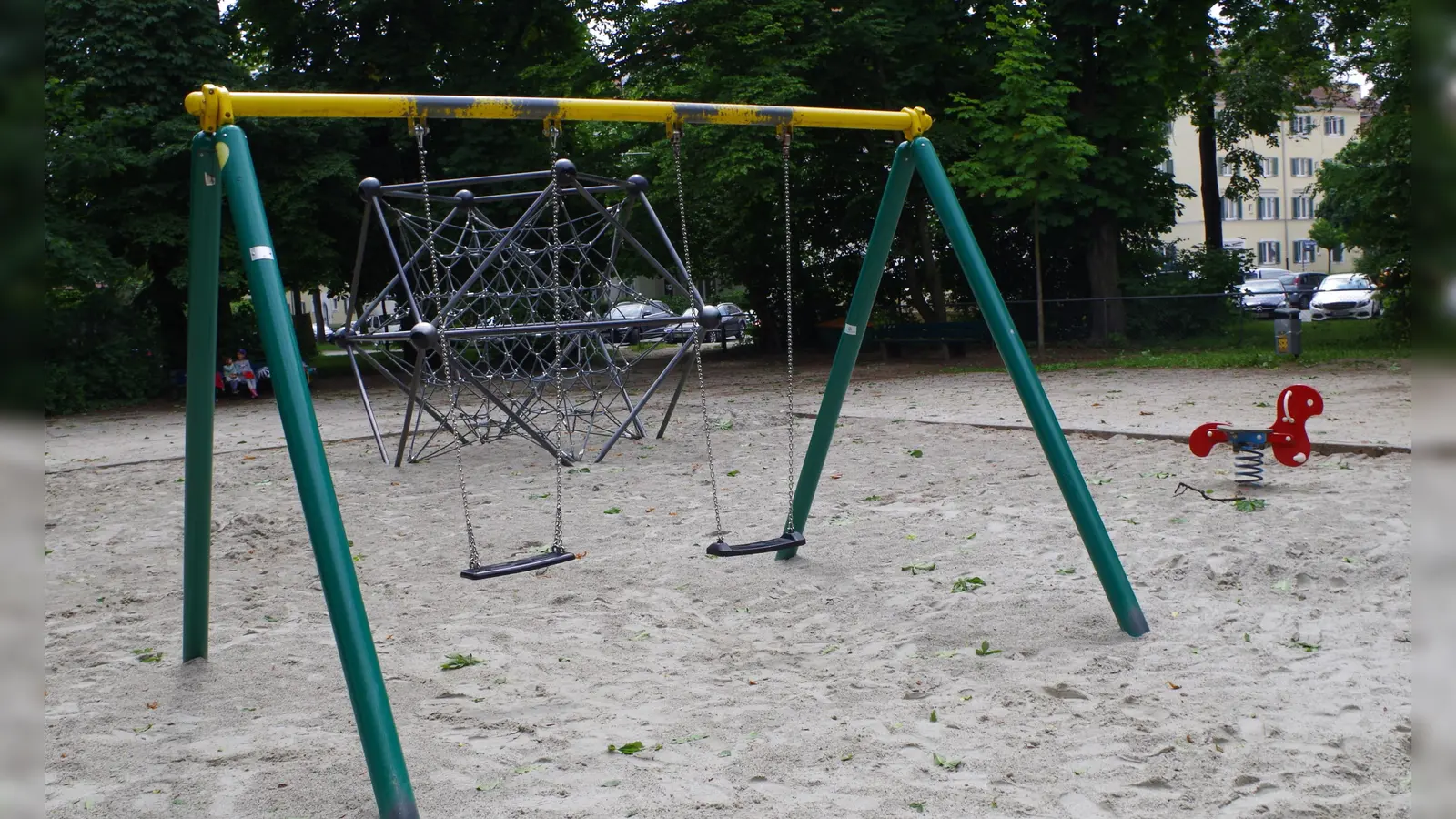 Draußen spielen und ausreichend trinken: Die SPD-Fraktion im Laimer Bezirksausschuss regt die Einrichtung von Trinkbrunnen u.a. am Spielplatz am Agricolaplatz an. (Foto: Beatrix Köber)