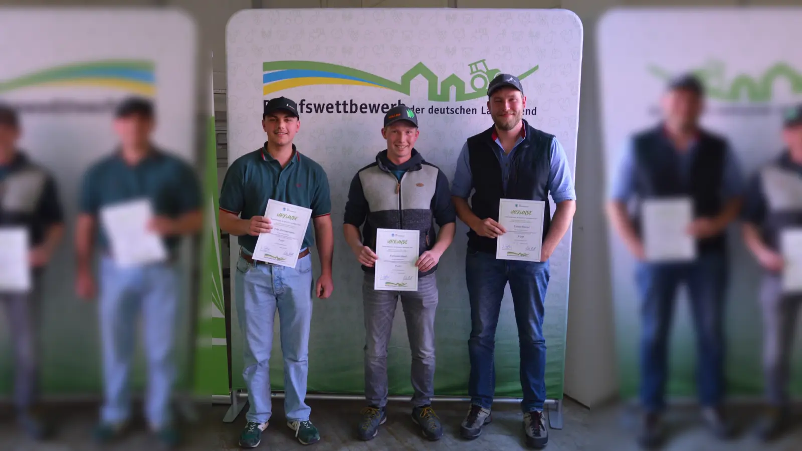 Die drei Erstplatzierten des Nachwuchs-Wettbewerbs: Korbinian Meeß (M.), Tobias Reichl (r.) und Franz Zimmermann (l.). (Foto: Marc Koch)