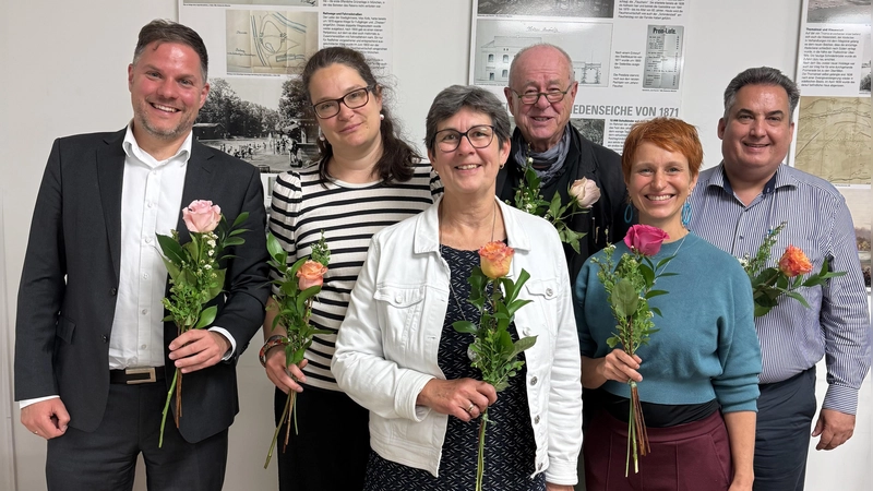 Gutes Miteinander (von links): Markus Lutz (SPD; 2. stellv. BA-Vorsitzender und Vorsitzender des UA Mobilität), Louisa Pehle (SPD; Vorsitzende des UA Soziales, Bildung, Kultur), Dagmar Irlinger (Die Grünen; 1. stellv. BA-Vorsitzende und Vorsitzende des UA Öffentlicher Raum, Begrünung, Gewerbe), Guenter Meyer (Die Grünen; Vorsitzender des Unterausschusses Planen-Bauen-Wohnen), Tini Hesse (Die Grünen; BA-Vorsitzende), Michael Kaiser (CSU/FW; Kassier im Vorstand und Vorsitzender des UA Budget). (Foto: pr)
