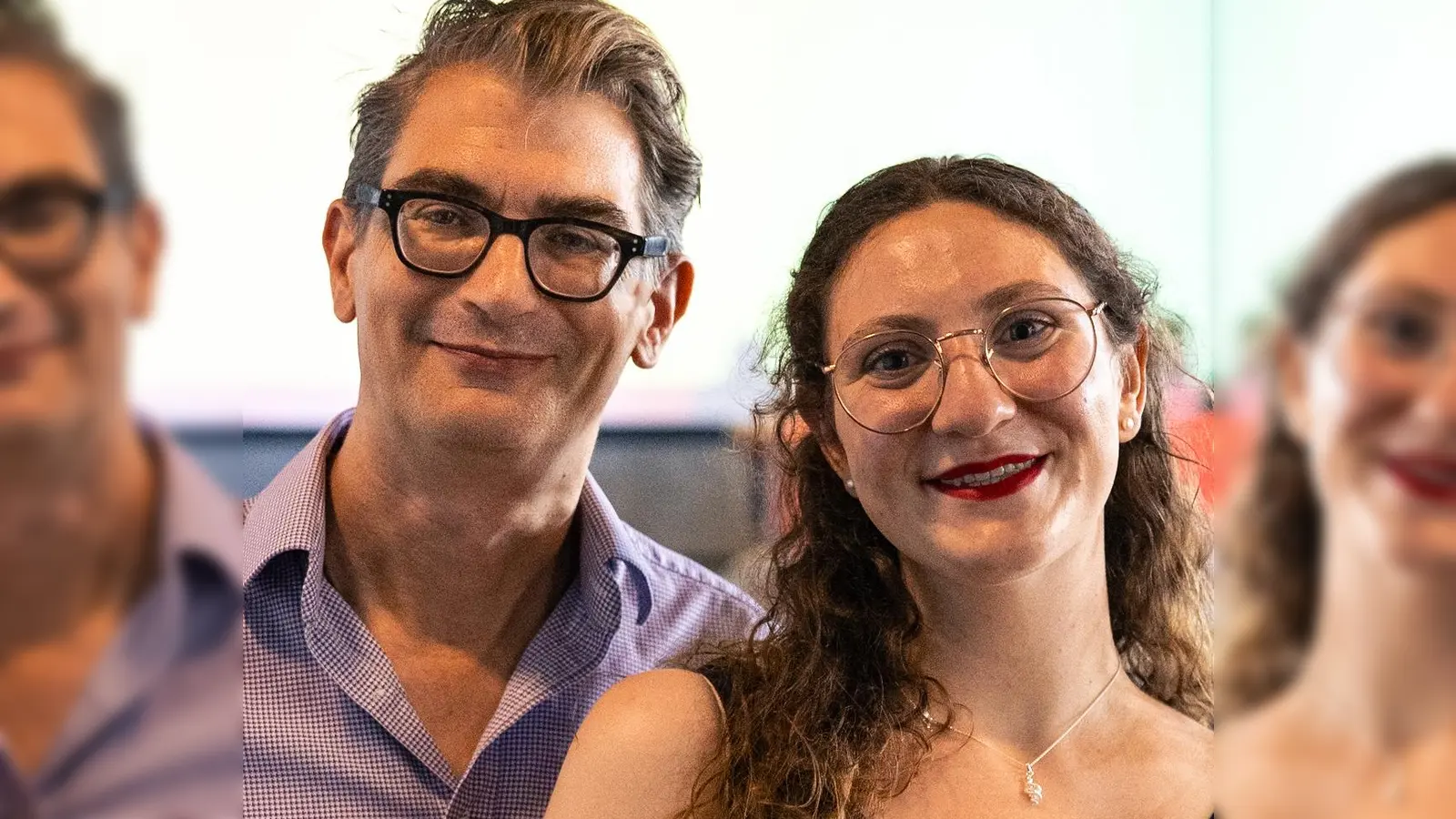 Raoul Koether und Marie-Liesse Fuckerieder auf dem Unterbezirksparteitag der Münchner SPD nach ihrer Wiederwahl. (Foto: Daniel Köberle)
