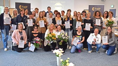 Urkunden für alle nach dem dritten FidiP-Bootcamp im Haus der bayerischen Landwirtschaft Herrsching. (Foto: FidiP)
