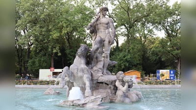 Endlich wieder in seinem angestammten Element: Neptun, der Gott der Flüsse und Quellen, freut sich, dass der ihm gewidmete Brunnen im Alten Botanischen Garten wieder mit Wasser gefüllt ist.  (Foto: mha)