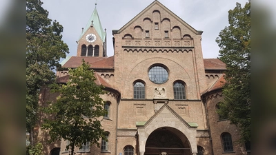 Feuer in der evangelischen Kirche St. Johannes am Preysingplatz: Die Polizei geht von Brandstiftung aus.  (Foto: bas)
