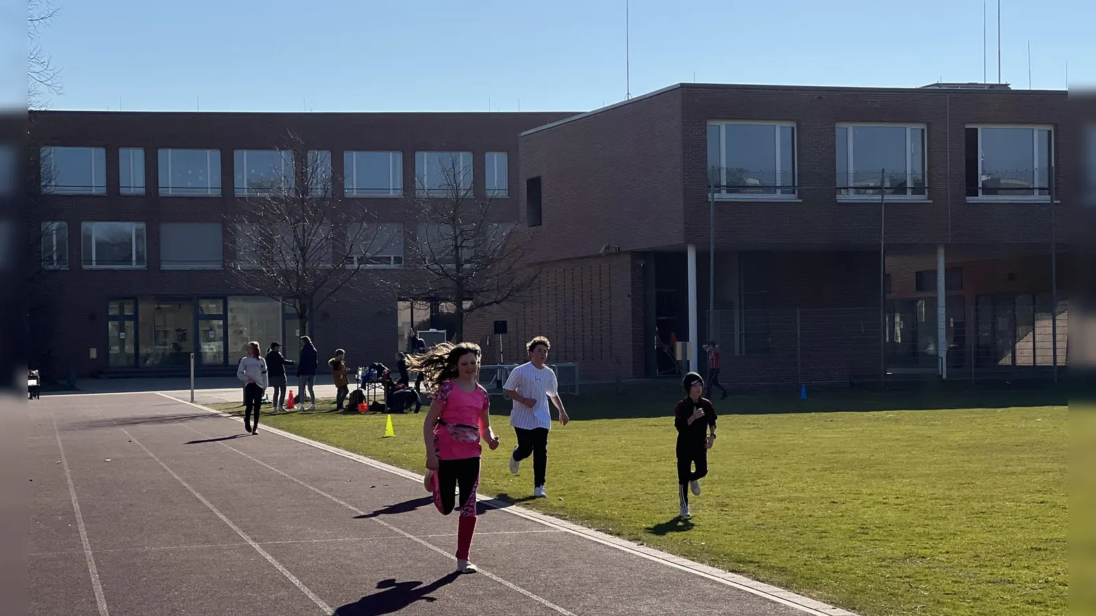 Schüler der Lukas-Schule veranstalteten kürzlich einen Spendenlauf, um mit dem Geld der Linderung von Not beizutragen. (Foto: Lukas-Schule)