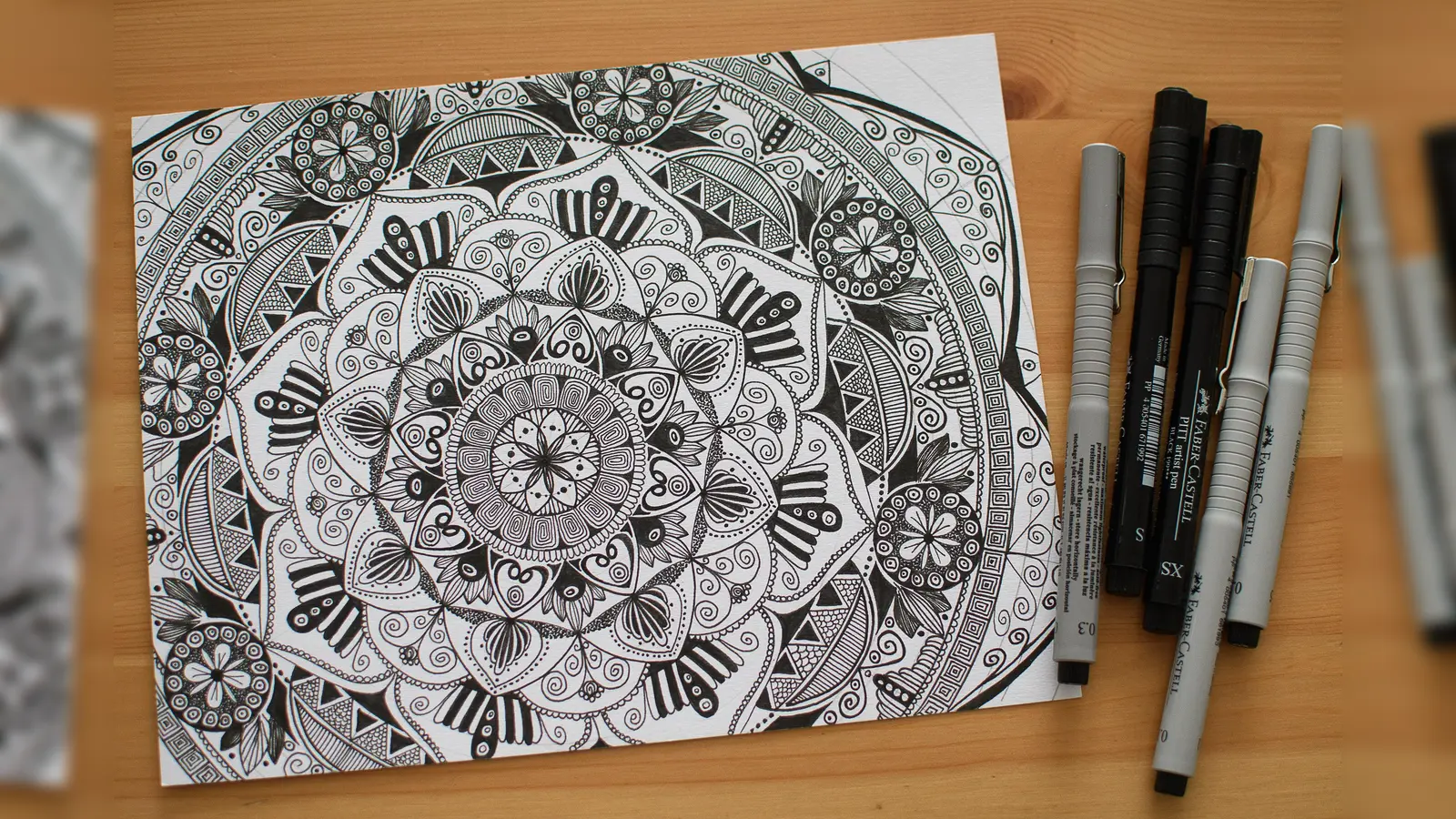 Einfache Muster mit Wirkung: In den Zentangle® Ferienworkshops wird mit Stift und Papier Kreatives geschaffen. (Foto: Vhs Germering)
