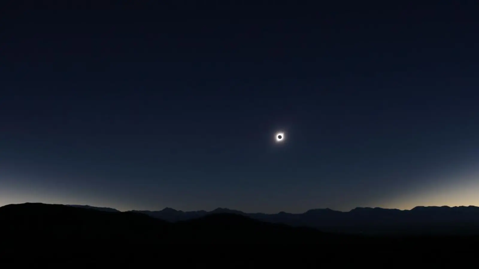 Der Vortrag berichtet neben der Finsternis über die surrealen Landschaften im Altiplano von Argentinien, Bolivien und Chile. (Foto: Volkmar Voigtländer)