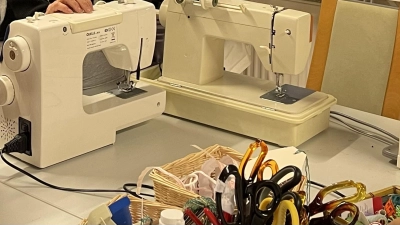 Auch für kaputte Kleidung gibt es hier eine Lösung. (Foto: hw)