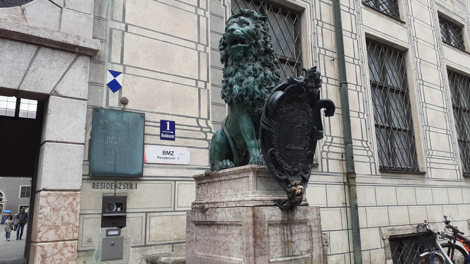 Nach ihrer Zerstörung im zweiten Weltkrieg wurde die Residenz in langwieriger Arbeit wieder aufgebaut.  (Foto: mha)