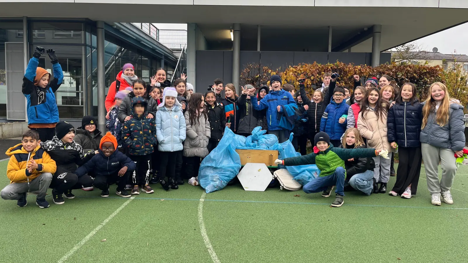 Großes Engagement: Die Schülerinnen und Schüler der Kleinfeldschule haben bei der „RamaDama!”-Müllaktion eine Woche lang allerlei Abfall in der Stadt aufgesammelt. (Foto: Kleinfeldschule)