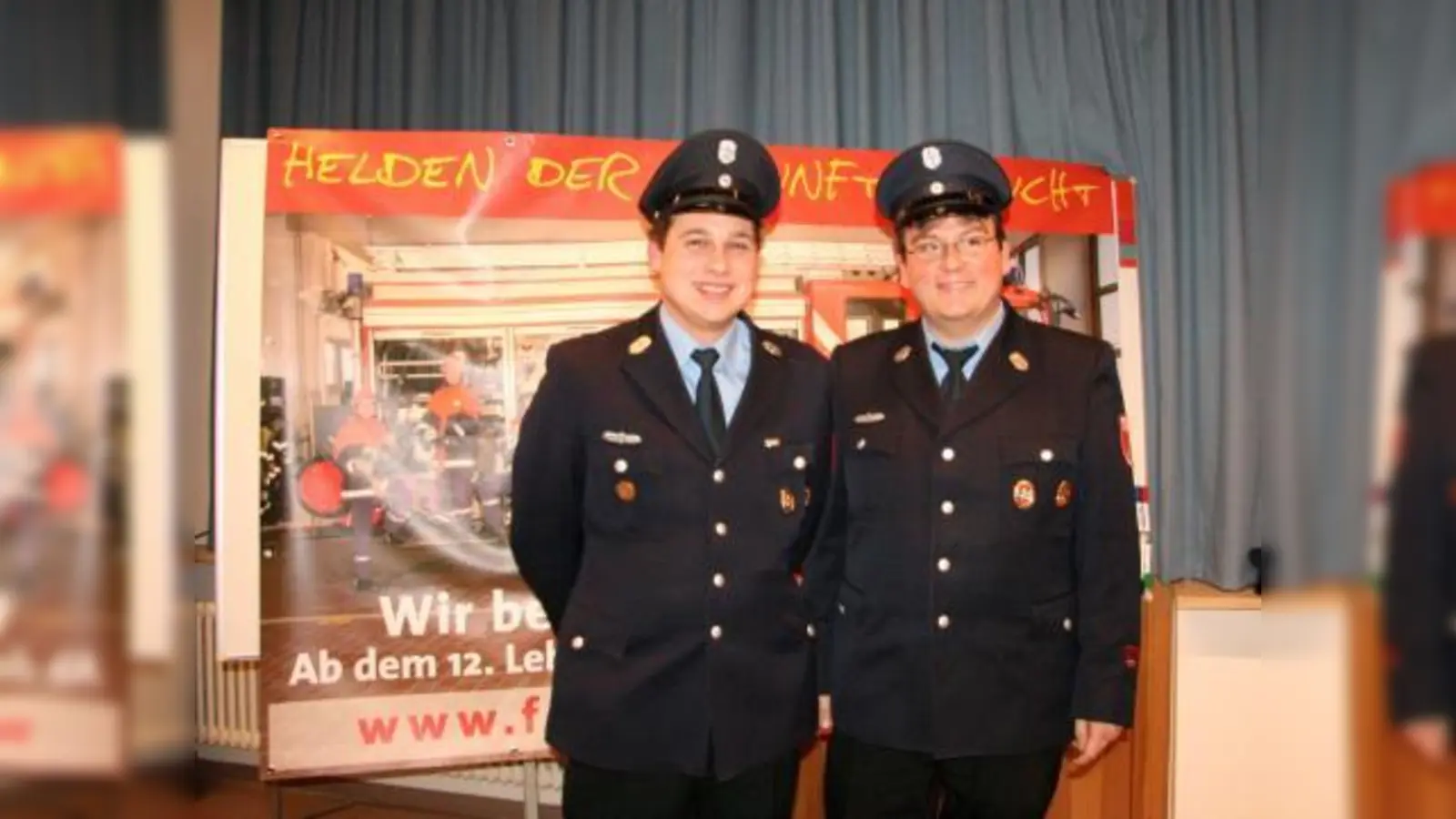 Nach sechs Jahren Tätigkeit als Jugendwart übergab Mario Kuberek (r.) die „Geschäfte“ an Markus Hugo. Kuberek wird sich nun vermehrt um die Öffentlichkeitsarbeit der FFW Planegg kümmern. (Foto: US)