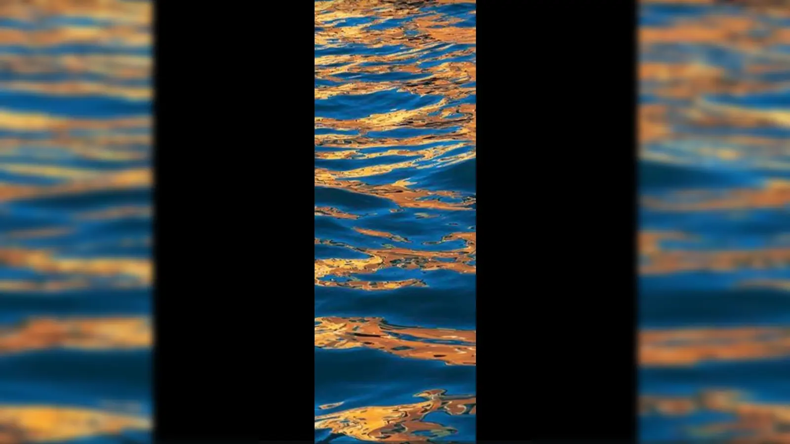 Ständig verändern sich Oberfläche und Farbe von Wasser.  (Foto: Andrea Göppel)