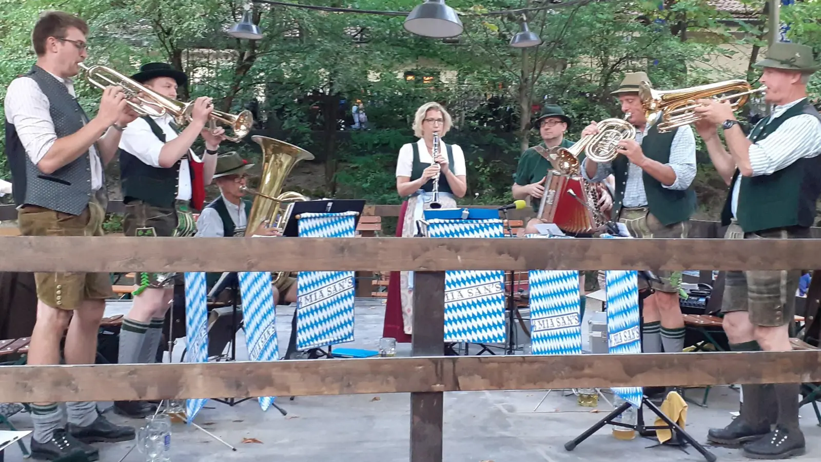 Die Gruppe „Mir san's” spielt in der Besetzung zwei Basstrompeten, zwei Flügelhörner, Tuba, Ziach und Klarinette.  (Foto:  © Mir san's )