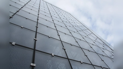 Die komplette Vorderseite der Kirche lässt sich wie ein riesiges zweiflügeliges Tor vollständig öffnen. (Foto: job)