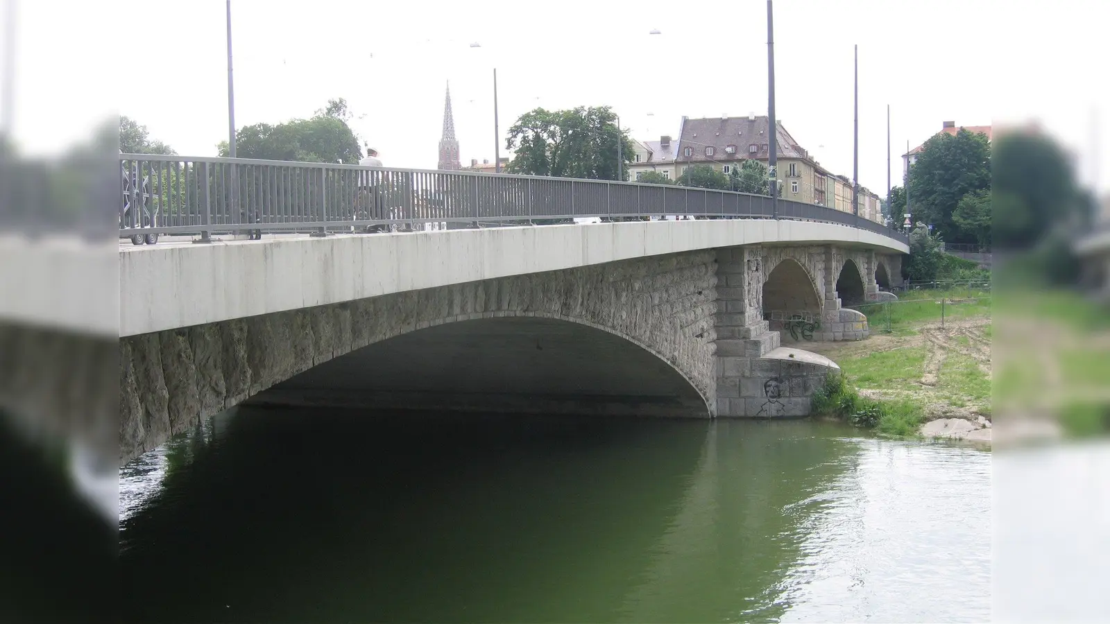 An der Reichenbachbrücke, im Hintergrund ist die Mariahilfkirche zu erkennen. (Foto: Rufus46, CC BY-SA 3.0)