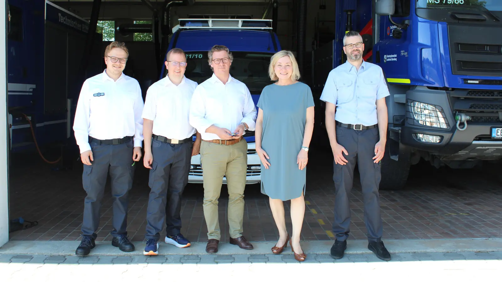  (von links): Magnus Gfüllner (stv. Zugführer), Günter Felsmann (Ortsbeauftragter), Georg Nagler (Bürgermeister Moosinning), MdL Doris Rauscher und Dominik Fehr (2. Vorsitzender Ortsverband Markt Schwaben e.V.). (Foto: red)
