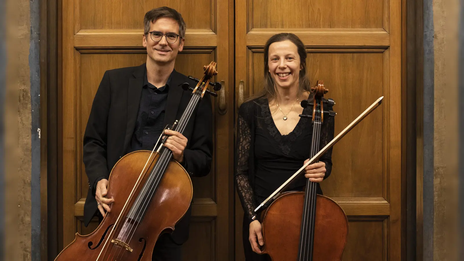 Es spielt die Formation DuoDueVioloncelli mit Gisela Auspurg und Wolfgang Bareiß. (Foto: DuoDueVioloncelli)