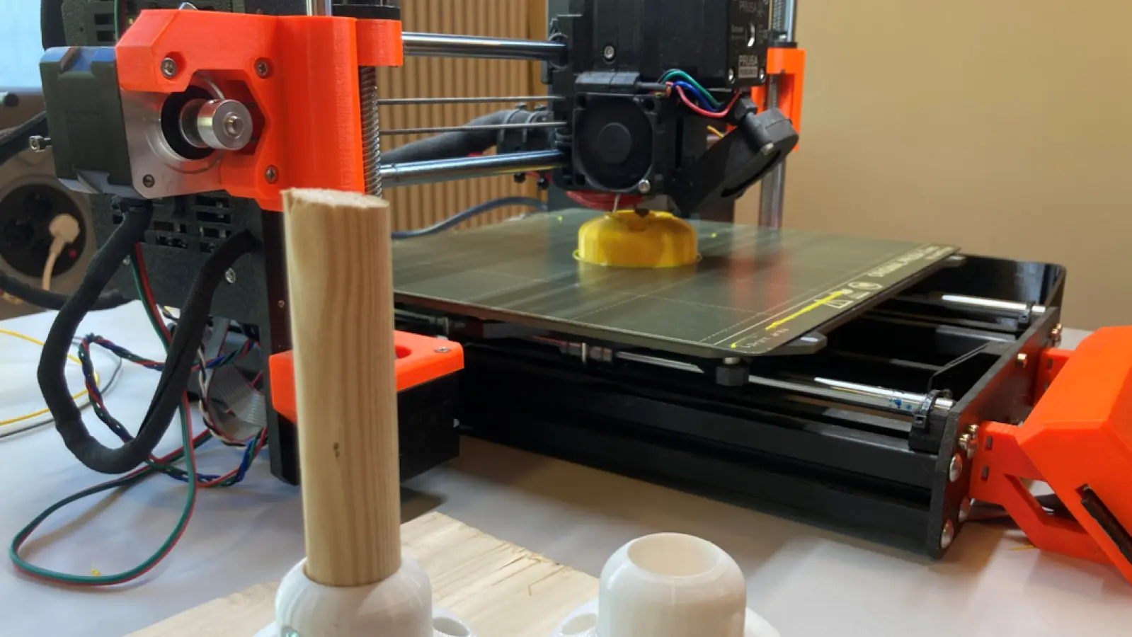 Mit dem 3-D-Drucker können Ersatzteile direkt vor Ort gefertigt werden. (Foto: Trudering im Wandel)