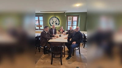 Seit der Wiedereröffnung im März hat sich das Schuihaus unter Pächterin Pauline Kappelmeir wieder als beliebter Treffpunkt im Ort etabliert. (Foto: Schulhausverein Unterweikertshofen)