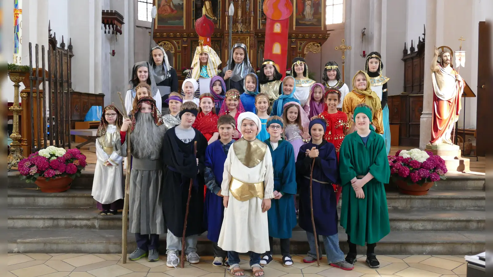 Gut 30 Darsteller zeigten das Musical „Joseph“. (Foto: Pfarrcaecilienverein)