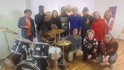 Die Künstlerinnen und Künstler freuen sich auf den Austausch in der Herz-Jesu-Kirche. (Foto: Andrea Roth)