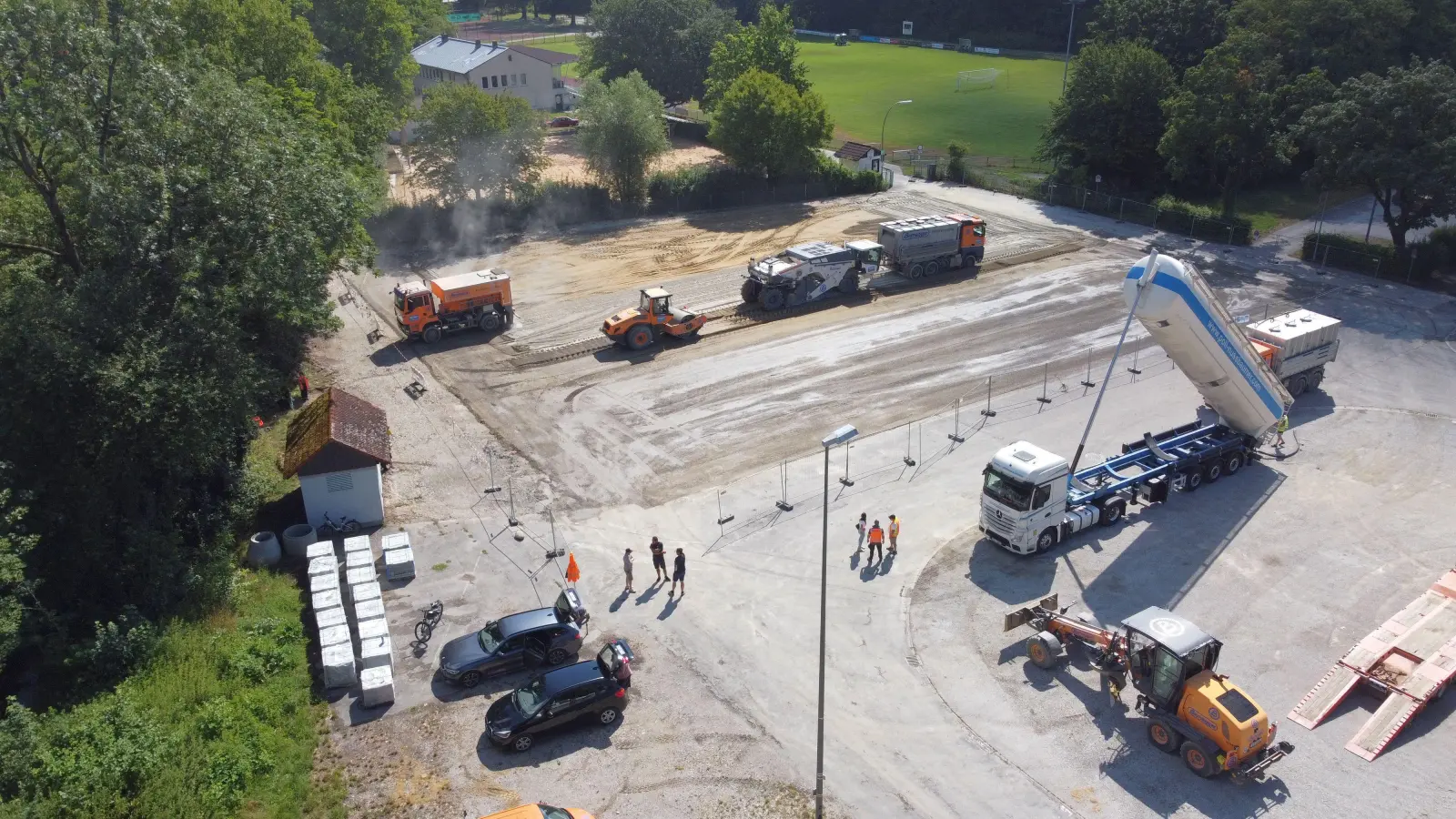 Innerhalb weniger Tage ist der Untergrund mit dem neuen Verfahren für das Asphaltieren des Verkehrsübungs-Platzes vorbereitet. (Foto: bro)