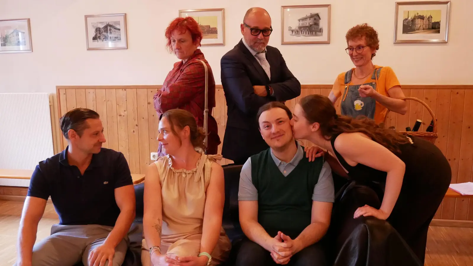 Eine Komödie um eine Notlüge, aus der ein raffiniertes Verwirrspiel entsteht, zeigt das Moosacher Brettl im November in Gern.  (Foto: Susi Thuller, Moosacher Brettl)