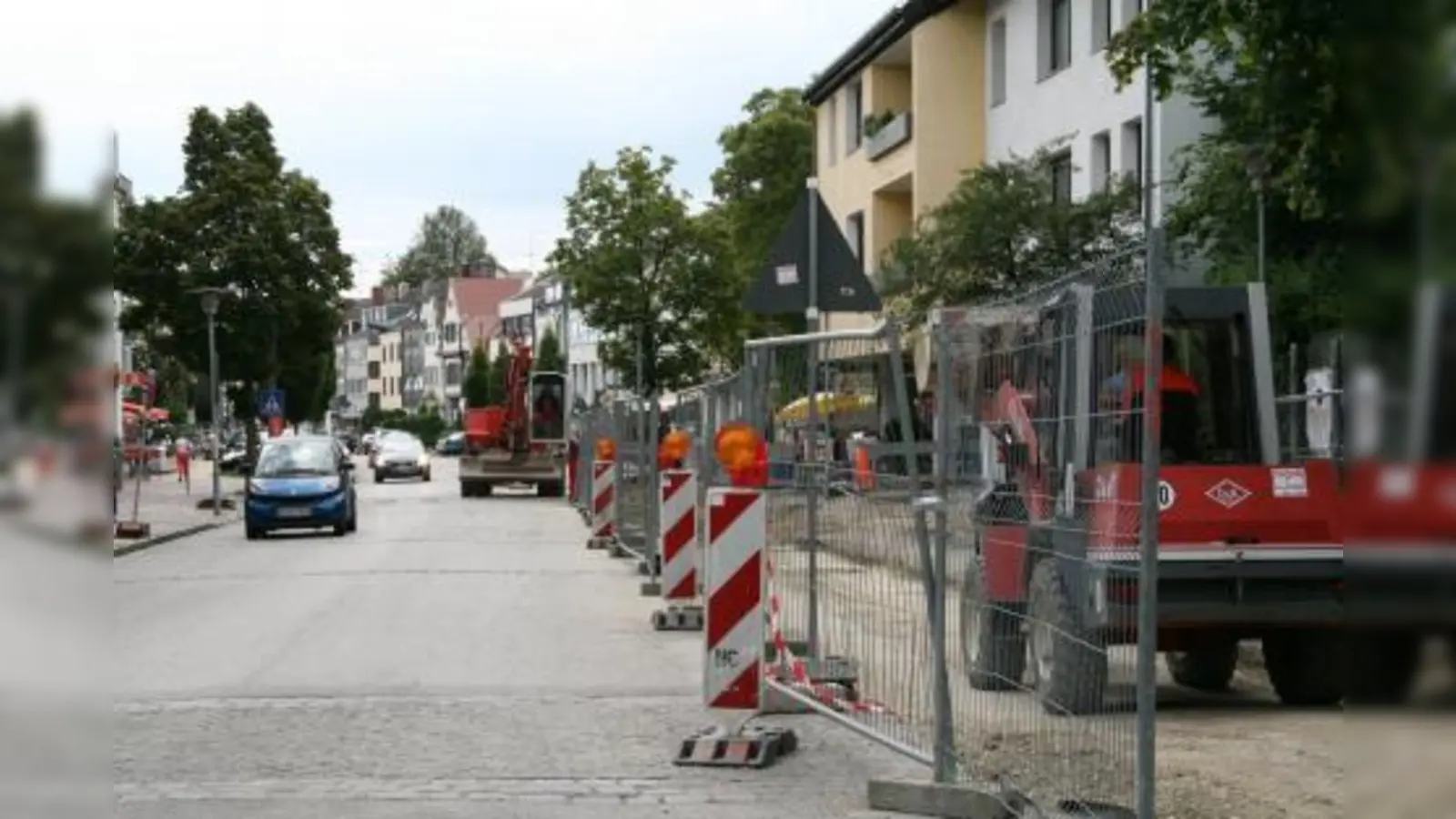 Noch die gesamten Ferien über bleibt es eng in Gräfelfing. Ab September kann der Verkehr aber wie gewohnt rollen. (Foto: US)