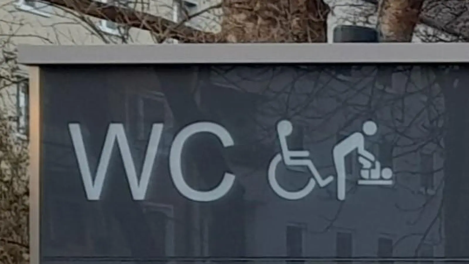 2019 entschied der Stadtrat, an 29 Standorten öffentliche Toilettenanlagen zu realisieren, darunter eine am Hogenbergplatz. (Foto: kö)