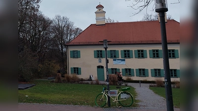 Im Kultur- und Bürgerhaus Pelkovenschlössl ist im Rahmen der Aktionswoche zum Weltfrauentag die Ausstellung „Schau mal – Frauen der Stunde null, Wegbereiterinnen für eine demokratische Gesellschaft” zu sehen.  (Foto: bas)