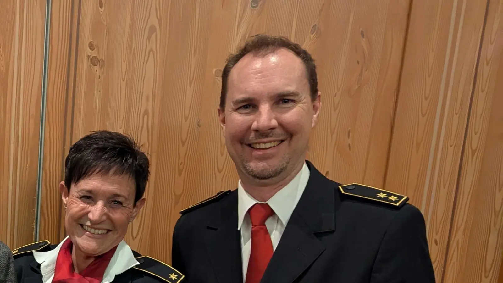 Die wiedergewählte BRK-Kreisbereitschaftsleitung (v.l.): Michael Limbrunner, Dr. Wilhelm Fischer, Renate Schweiger und Thomas Bieringer. (Foto: BRK)