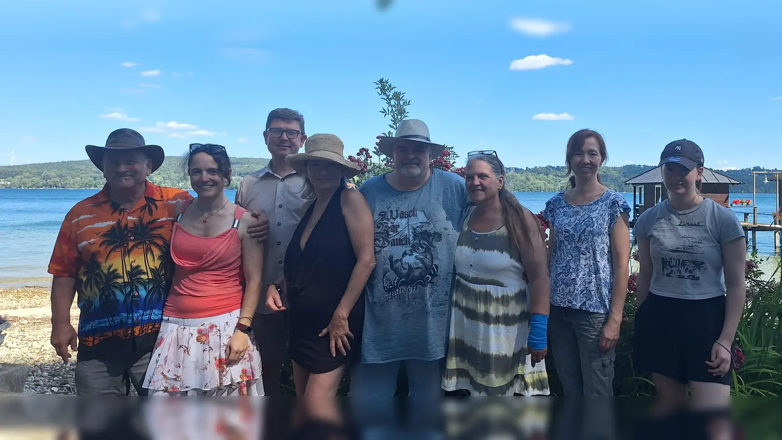 Sommerliche Schützenrunde am Starnberger See (von links): Ewald Gerl, Michaela Stumpenhausen, Rainer Freygang, Iris Hoheisel, Felix Rausch, Claudia Phillip, Nadja Schmid, Anna Schnitzler. (Foto: SG)