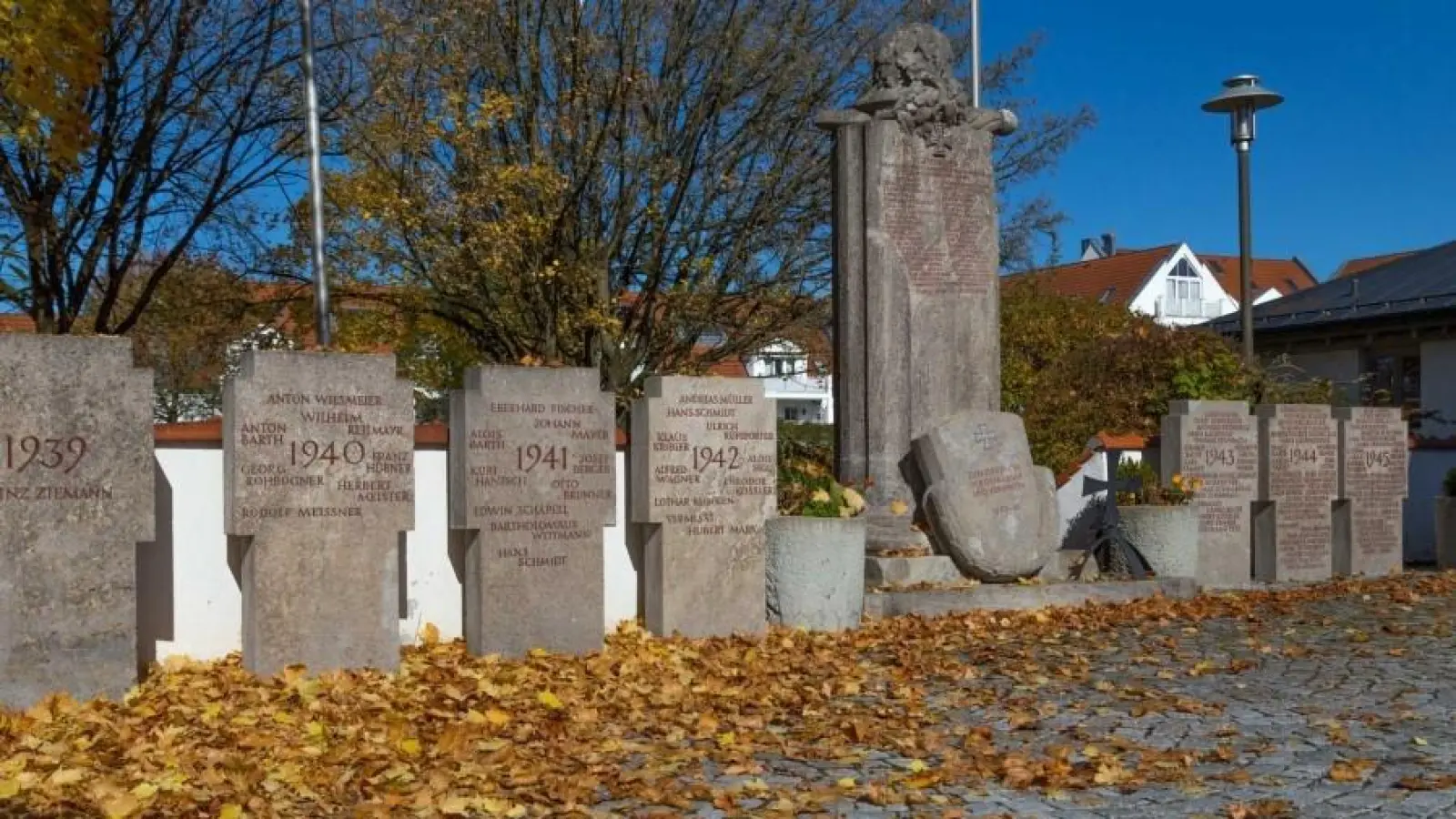 Das Kriegerdenkmal in Herrsching. Hier wird am Volkstrauertag ein Kranz niedergelegt. (Foto: Gemeinde Herrsching)