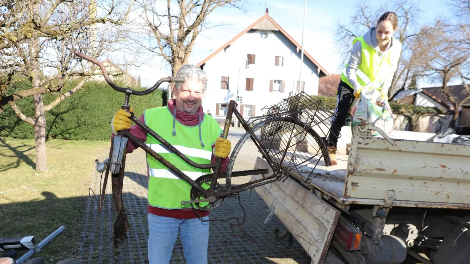 Der Unrat wurde in Containern gesammelt. (Foto: Gartenbauverein Allach-Untermenzing e.V.)
