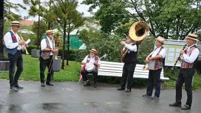 Dixiemusik mit „Georg Reichl und den Isar Dixie Stompers“ erklingt beim Sommerfest im Botanischen Garten. (Foto: Bayer)