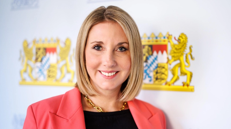 „Unsere Oberstufe ist etwas ganz Besonderes”, betont Bayerns Kultusministerin Anna Stolz. (Foto: StMUK)