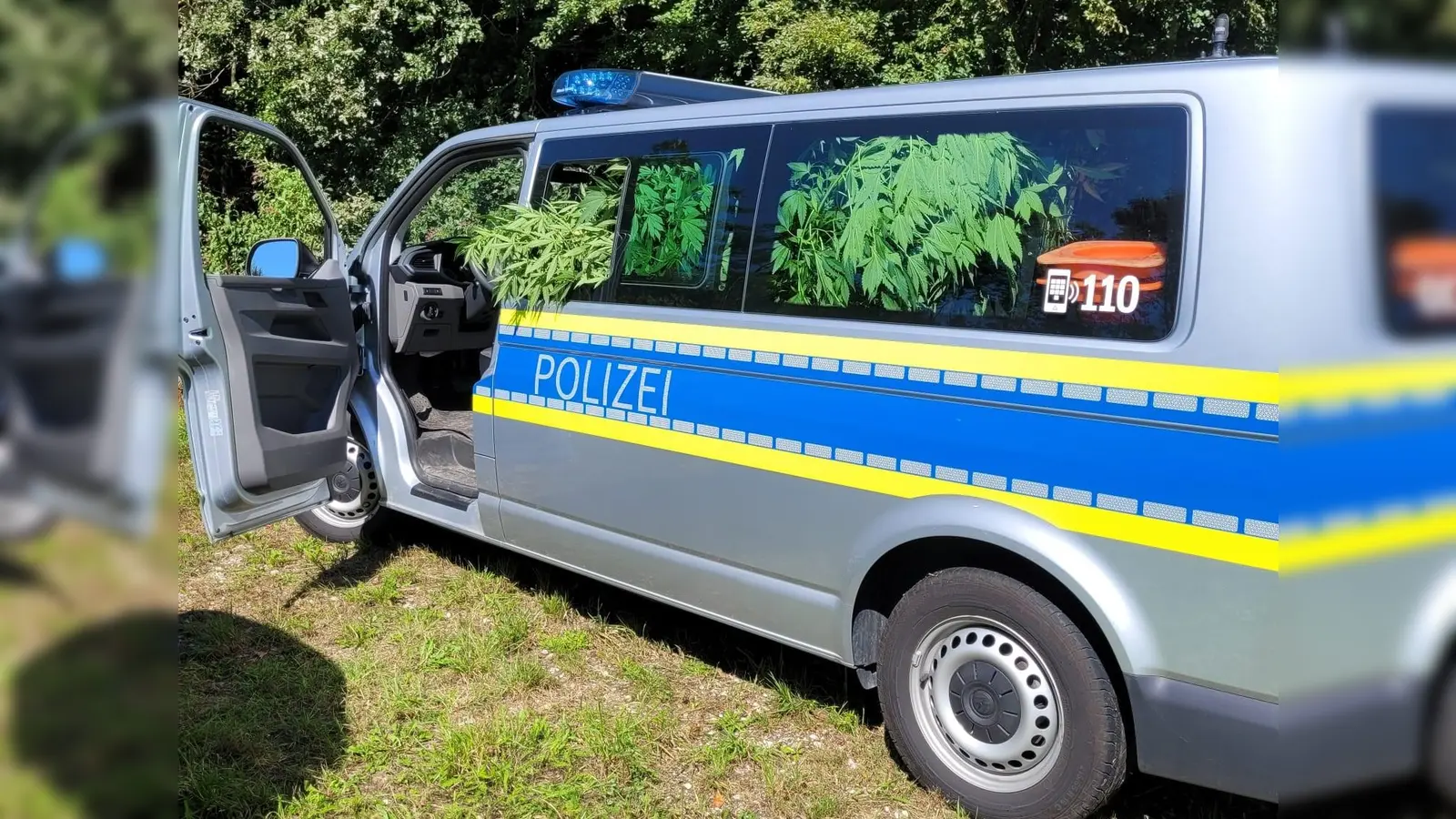 Voll beladen: Der Bus der Plizeiinspektion Herrsching wurde zum „Erntefahrzeug” umfunktioniert. (Foto: Polizeiinspektion Herrsching)